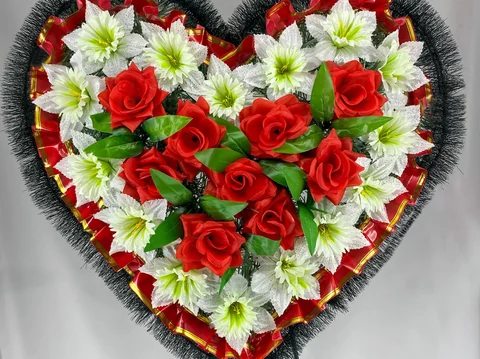 Искусственный венок «Сердце большое» — фото товара